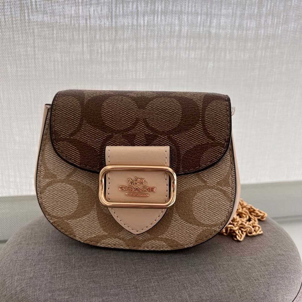 COACH Morgan Card Case On A Chain In Blocked Signature Canvas